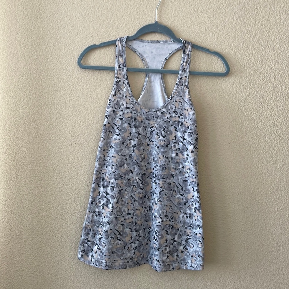 Lululemon tank